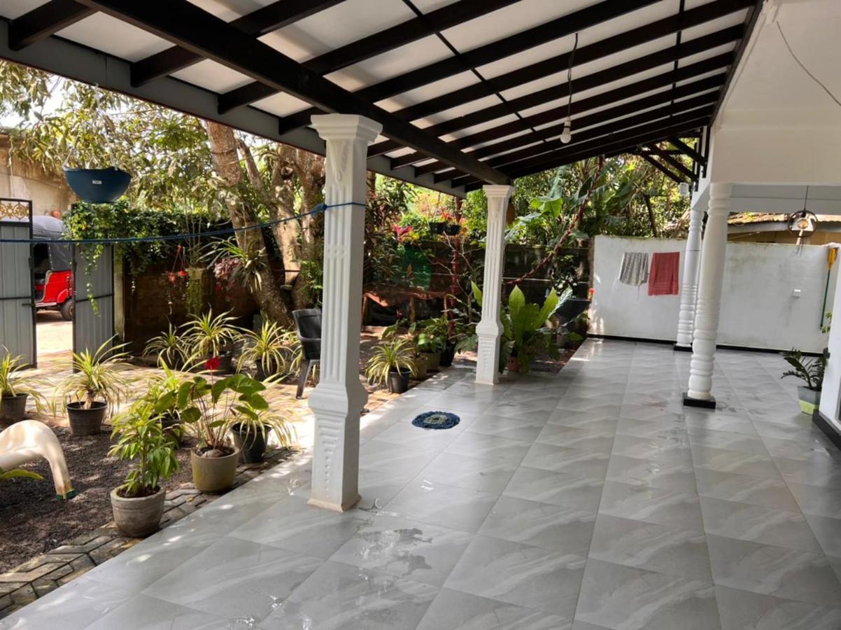 Jungle Reef Rest Hotel Mirissa Exterior foto